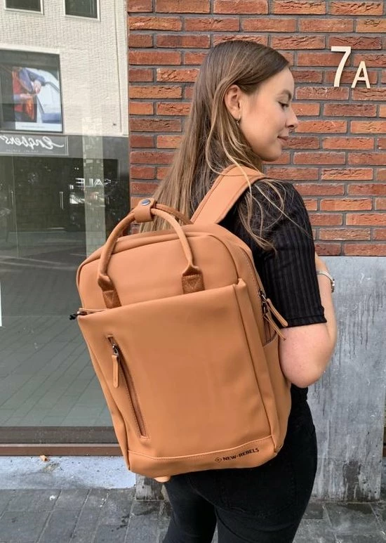 Uitgang 🔥 New Rebels® Harper - Rugtas - Bruin - Waterbestendig - 13.313121087 - 9L - 28x8x38cm - Rugzak / 🎒 Backpack 🔔 18 Uitgang 🔥 New Rebels® Harper - Rugtas - Bruin - Waterbestendig - 13.313121087 - 9L - 28x8x38cm - Rugzak / 🎒 Backpack 🔔 - Afbeelding 16